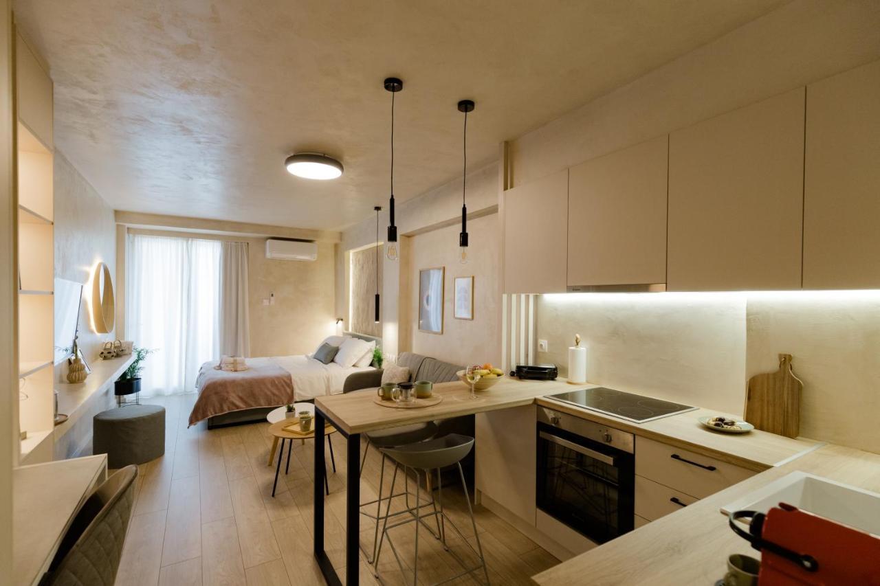 Apo-Zachari Elegant Apartment Larissa Eksteriør billede